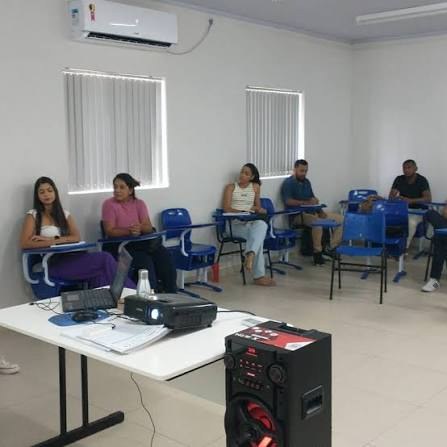 Sala de aula do polo durante atividade